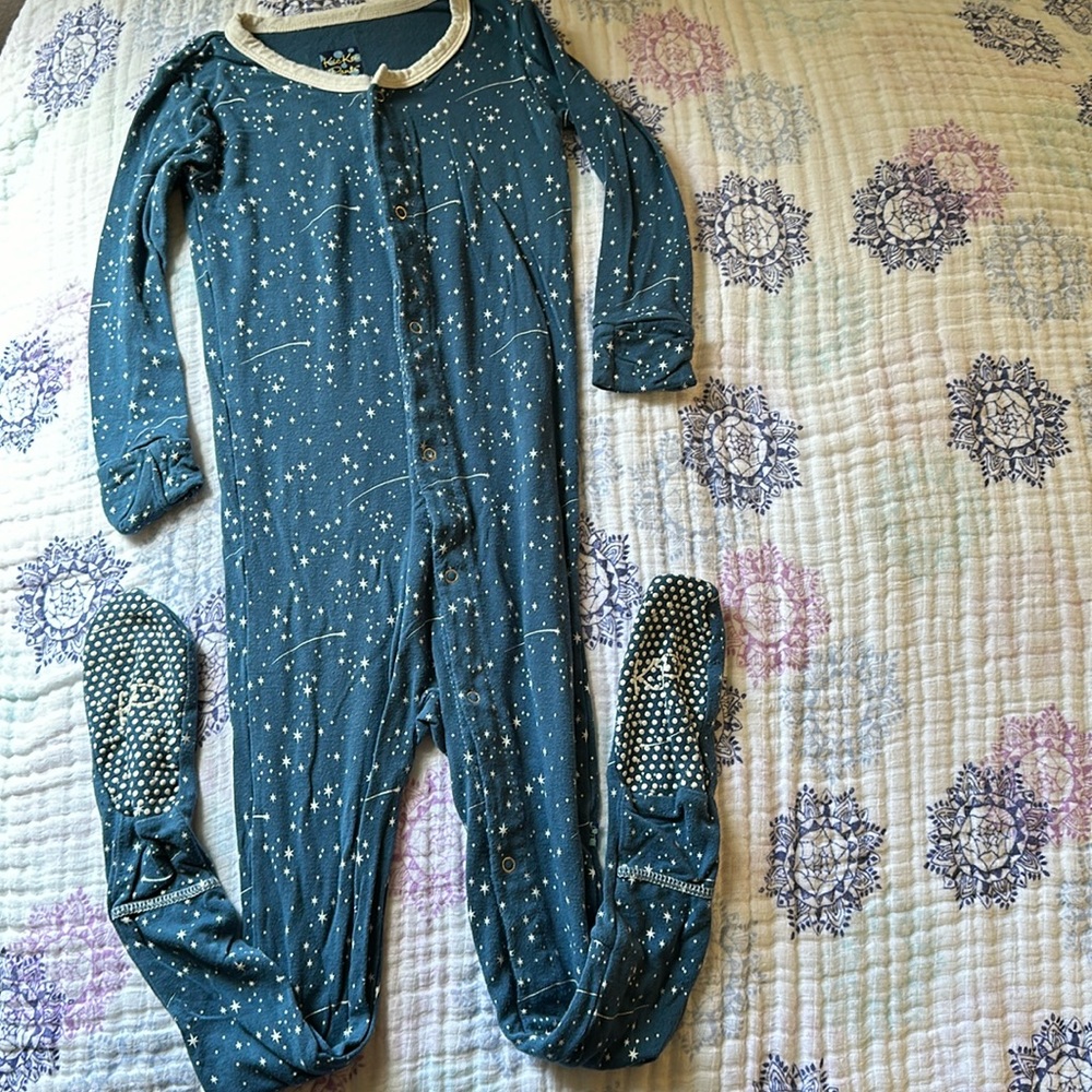 Kickee pants footie pjs with hand covers! Size 4T